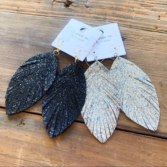 Glitter feather earrings - Picture 3 of 4